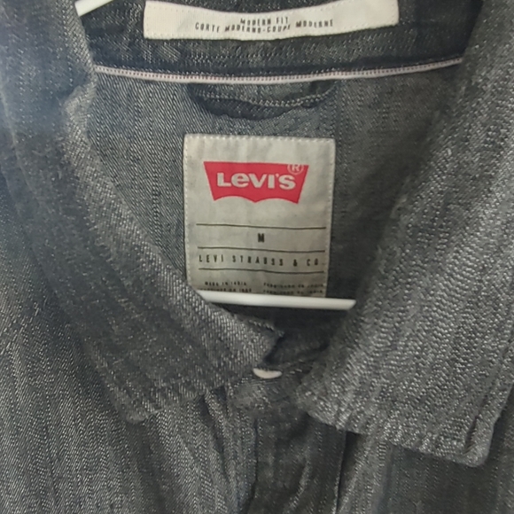 Men's Levi's Denim dress shirt size medium - Picture 2 of 5